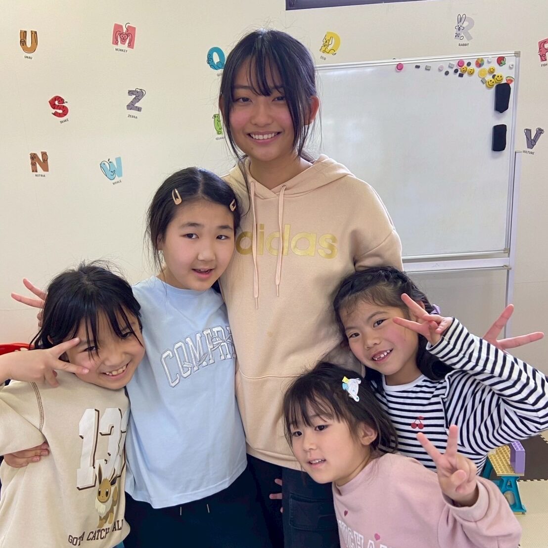 横浜　鶴見　英語学童フレックルズ　スタッフ写真⑦