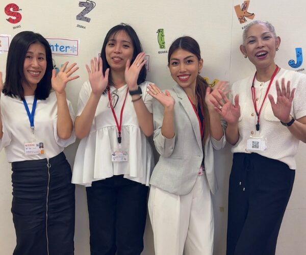 横浜-英語学童フレックルズ-英会話レッスン-優秀な講師陣