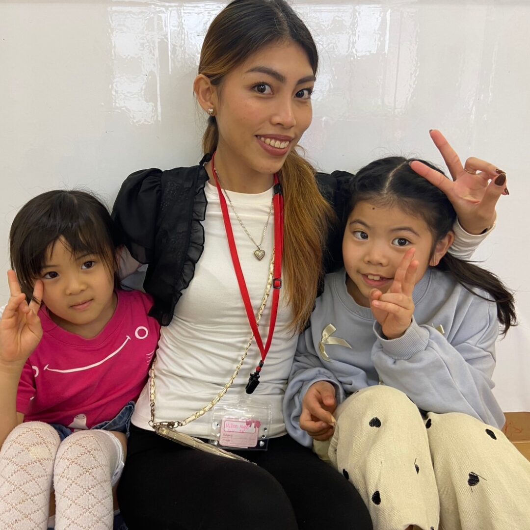 横浜　鶴見　川崎　英語学童フレックルズ　スタッフ写真⑧