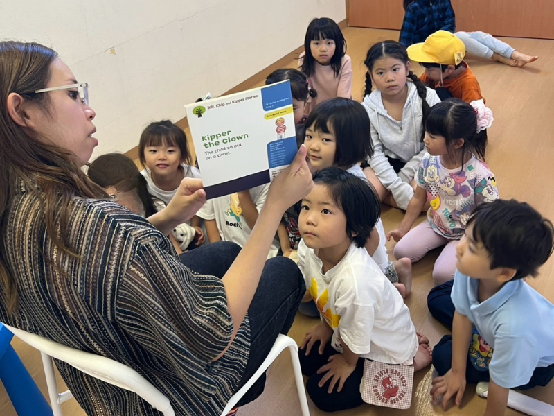 出張英語レッスン　英語クラフトの実施風景
